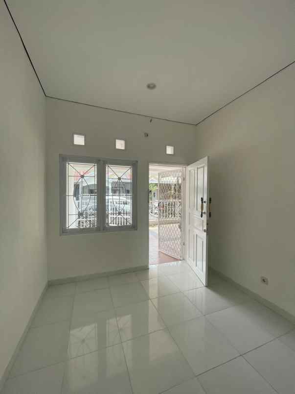 dijual rumah cluster taman sari harapan