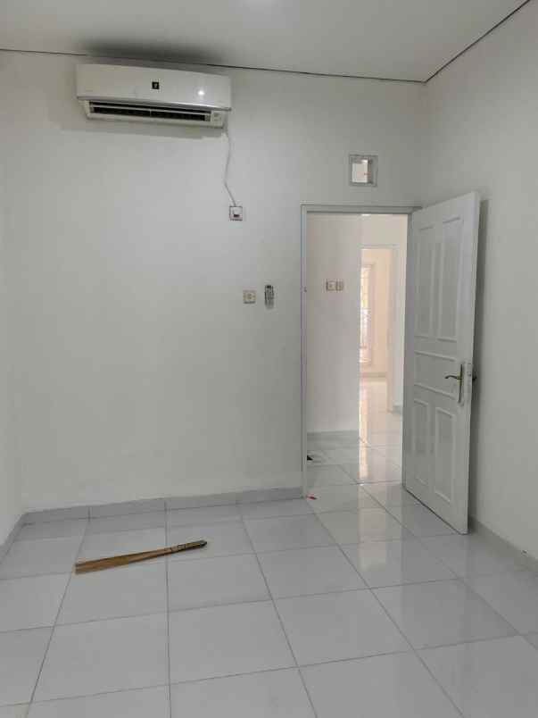 dijual rumah cluster taman sari harapan