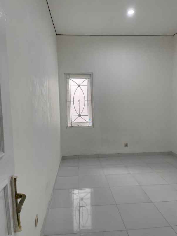 dijual rumah cluster taman sari harapan