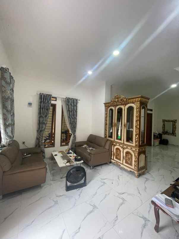 dijual rumah dalam komplek kav dki pondok kelapa