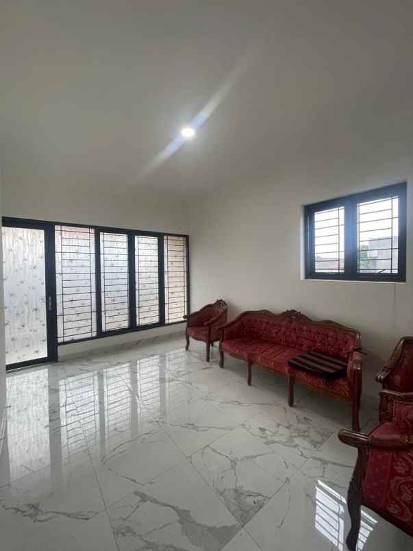 dijual rumah dalam komplek kav dki pondok kelapa