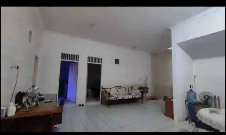 dijual rumah dan gudang di joglo