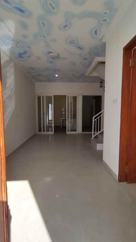 dijual rumah darmo permai utara