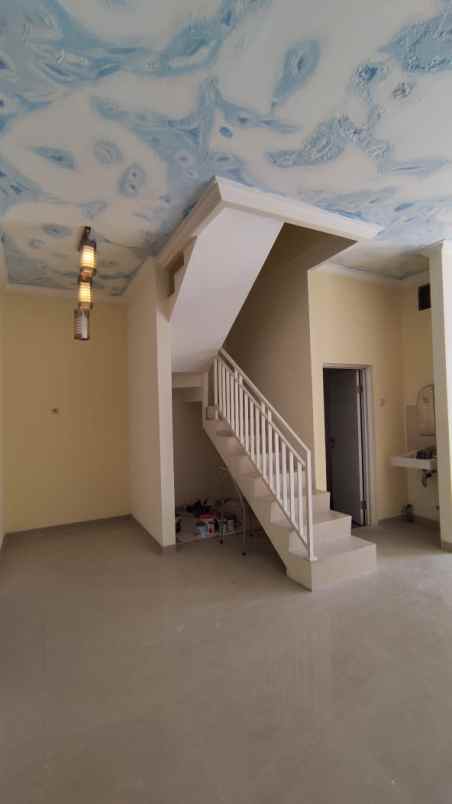 dijual rumah darmo permai utara