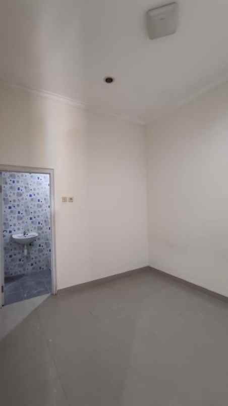 dijual rumah darmo permai utara