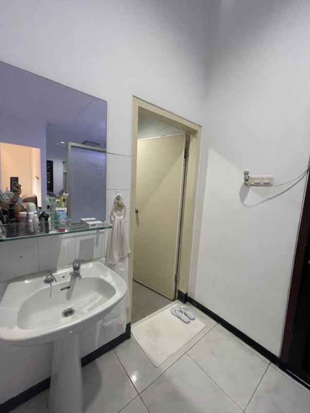 dijual rumah dharmahusada indah
