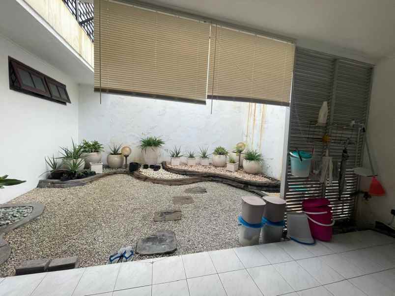 dijual rumah dharmahusada indah