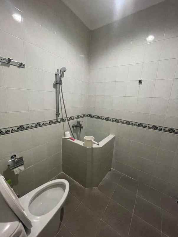 dijual rumah dharmahusada indah