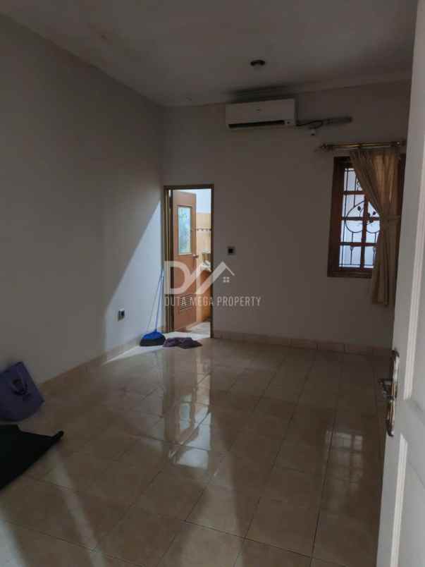 dijual rumah di graha raya bintaro