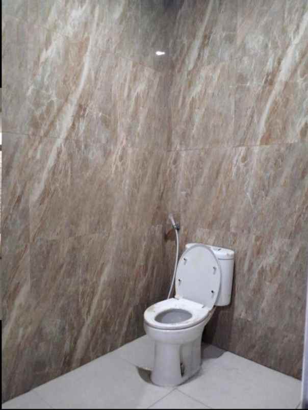 dijual rumah di raffles hills