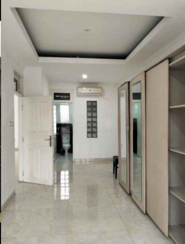 dijual rumah di raffles hills