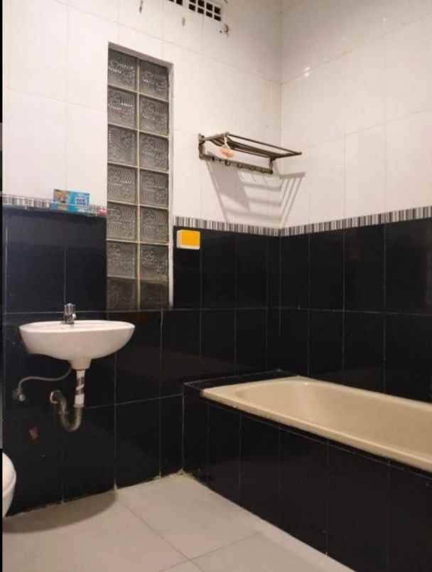 dijual rumah di raffles hills