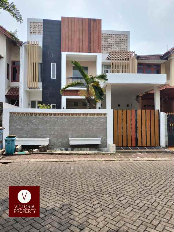 dijual rumah di raffles hills