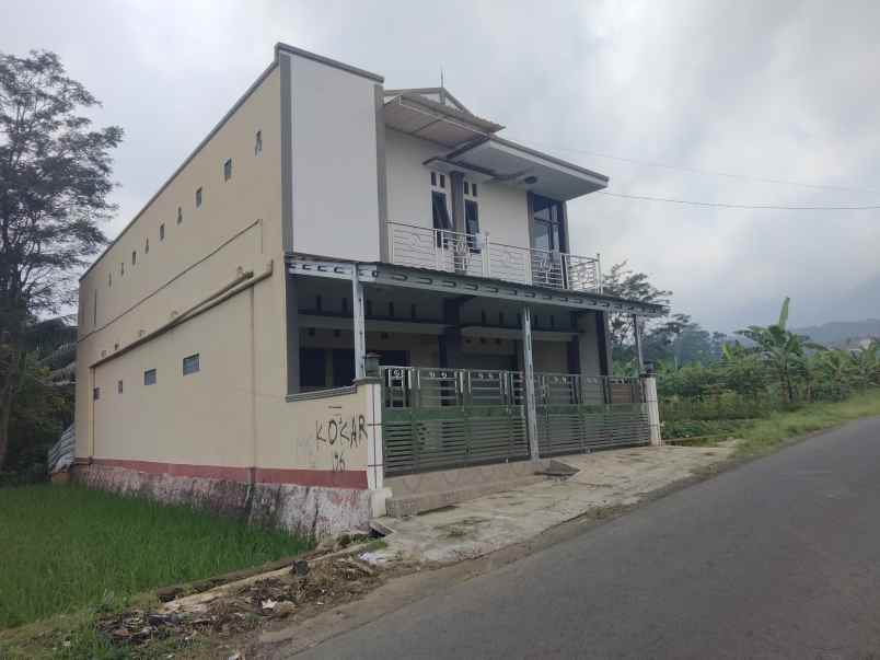 dijual rumah dua lantai siap huni view gunung