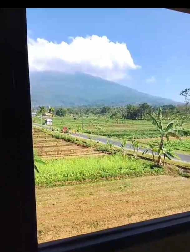 dijual rumah dua lantai siap huni view gunung