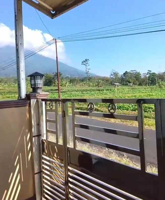 dijual rumah dua lantai siap huni view gunung