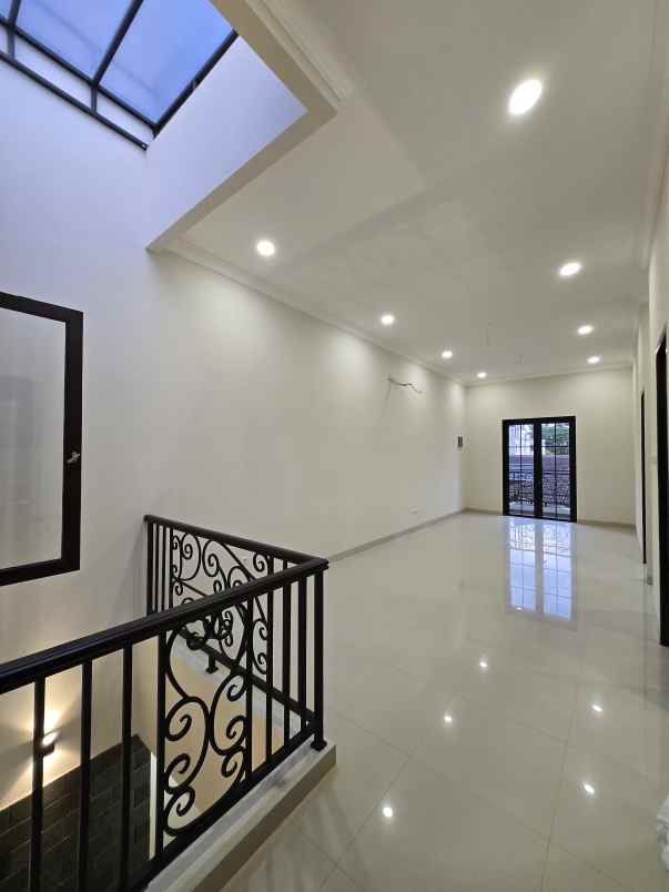 dijual rumah duren sawit