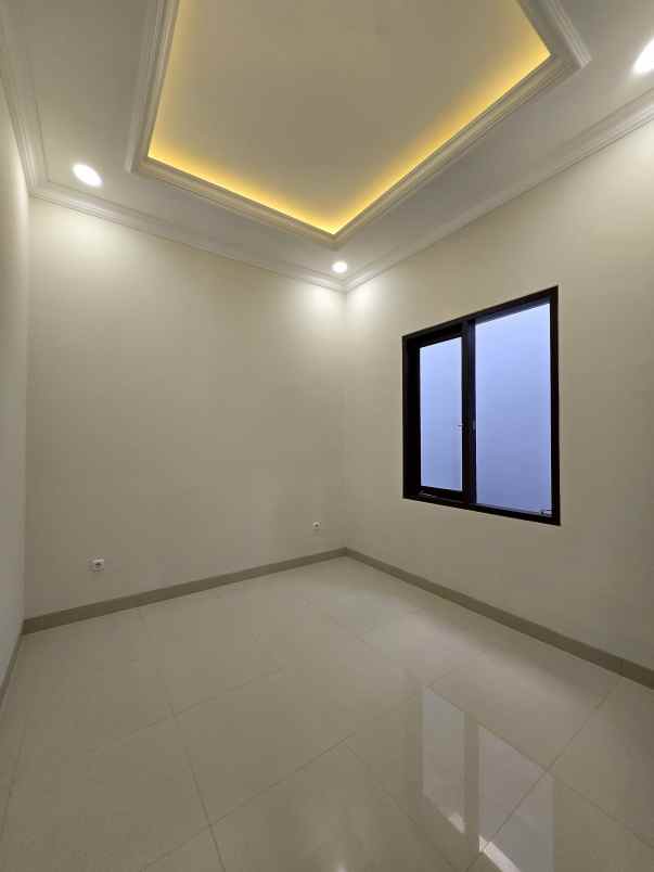 dijual rumah duren sawit