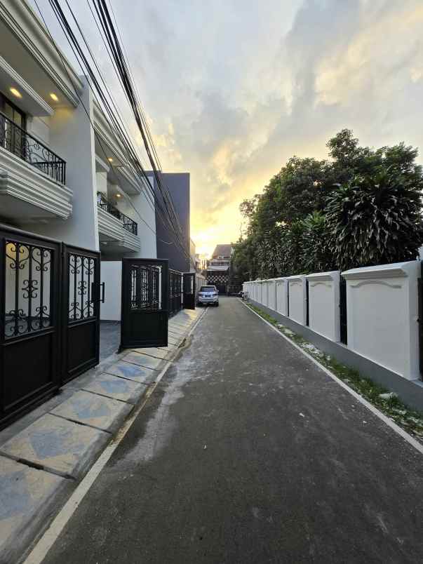 dijual rumah duren sawit