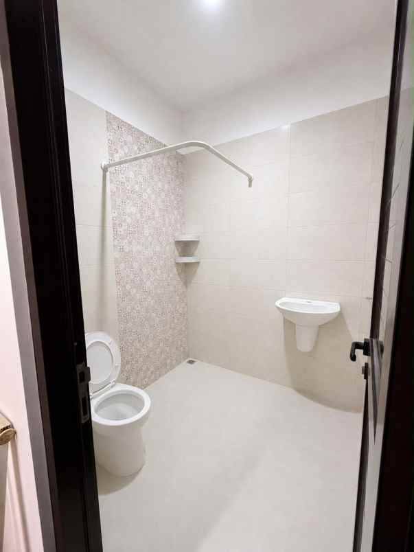 dijual rumah duren sawit