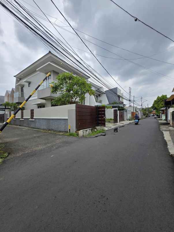 dijual rumah duren sawit jaktim