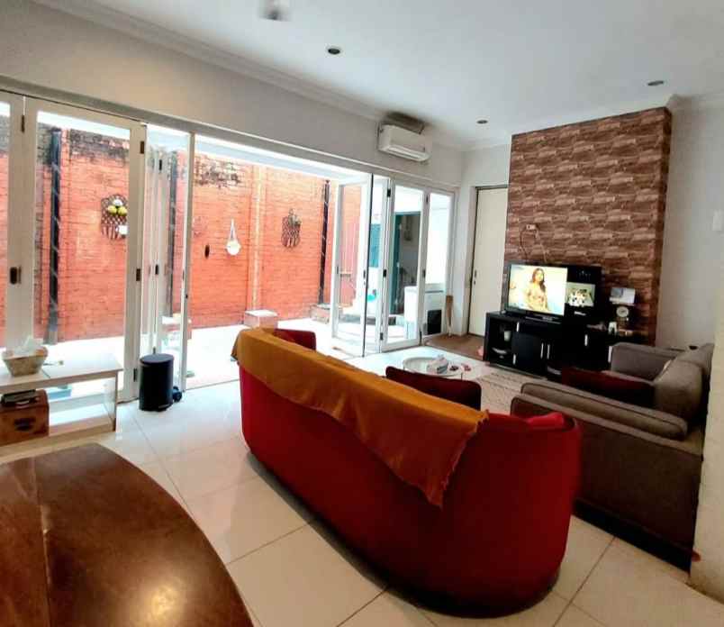 dijual rumah emerald bintaro