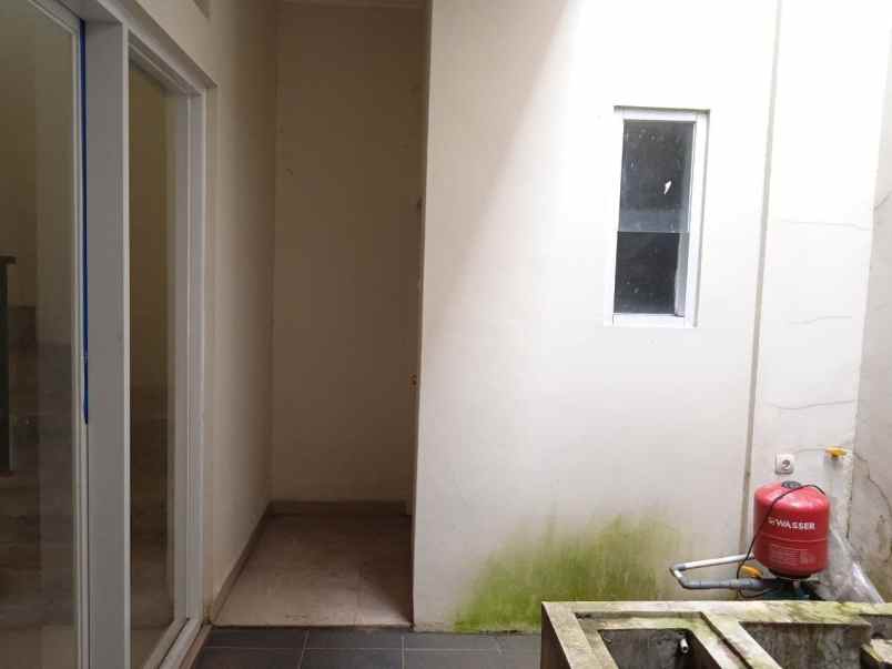 dijual rumah gg rambutan jatimurni