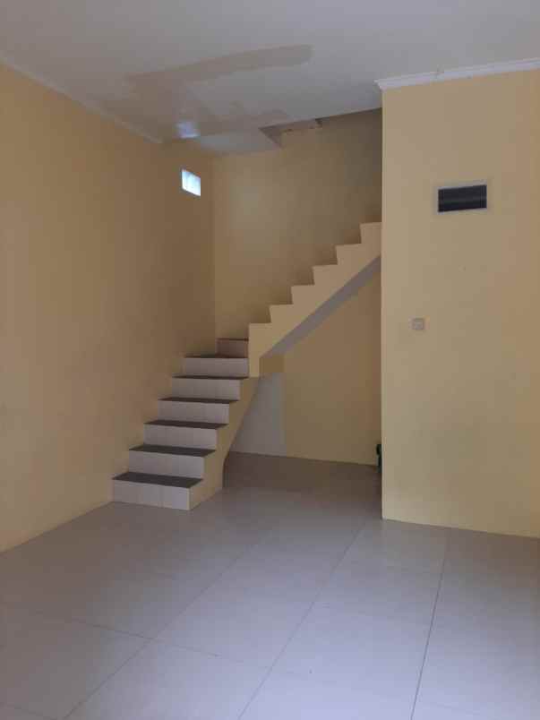 dijual rumah gg spoor