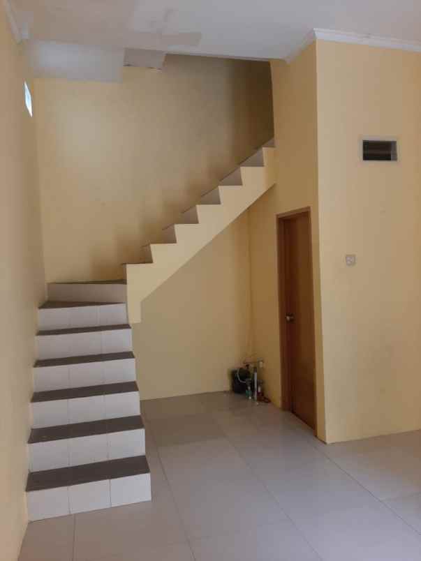 dijual rumah gg spoor