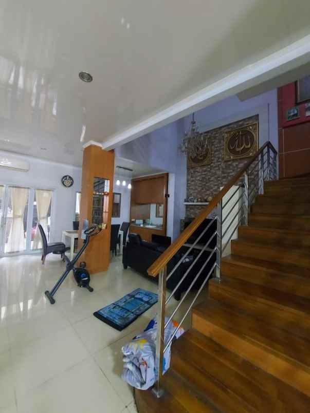 dijual rumah grand wisata cluster