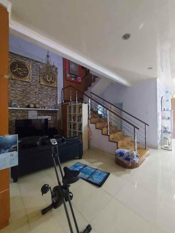 dijual rumah grand wisata cluster