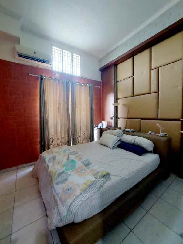 dijual rumah grand wisata cluster