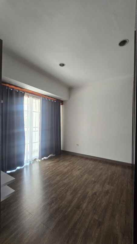 dijual rumah green lake city cluster east asia 10x20