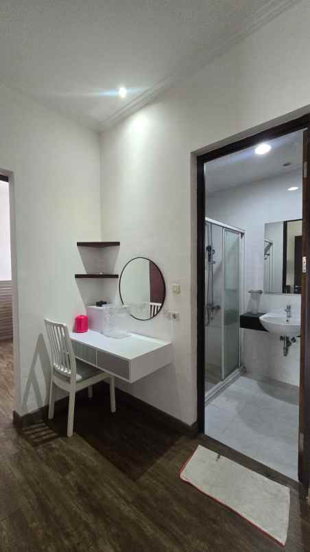 dijual rumah green lake city cluster east asia 10x20