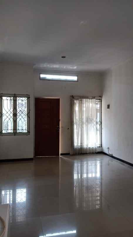 dijual rumah green royal jalan bambu