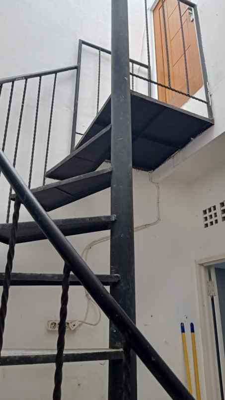 dijual rumah green royal jalan bambu