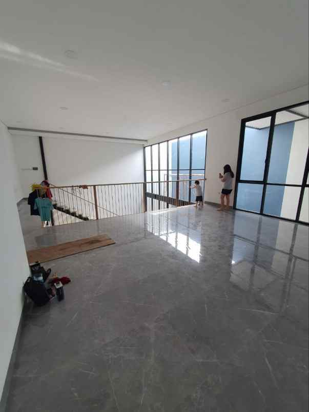 dijual rumah gudang sutorejo selatan siap huni bagus