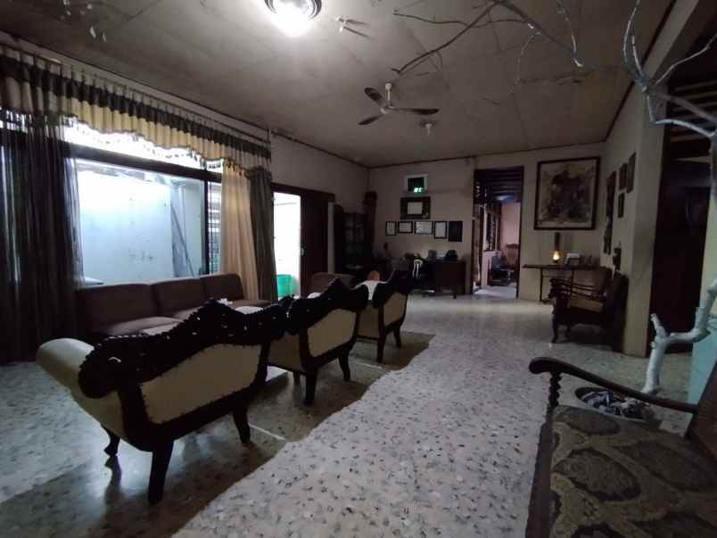 dijual rumah jajar laweyan surakarta