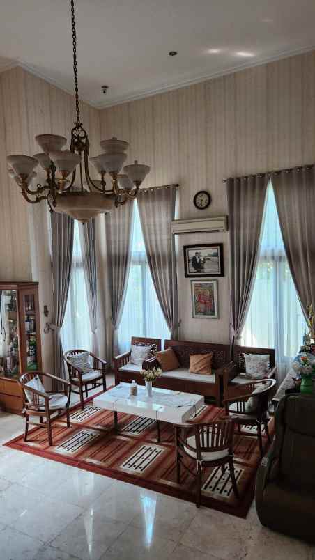 dijual rumah jalan boulevard palem raya