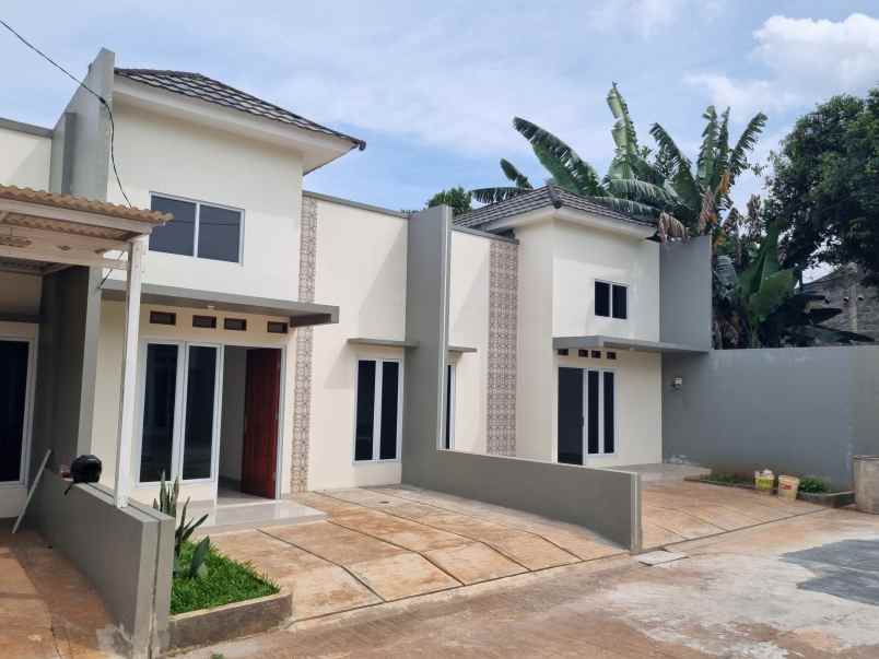 dijual rumah jalan cisaat setu