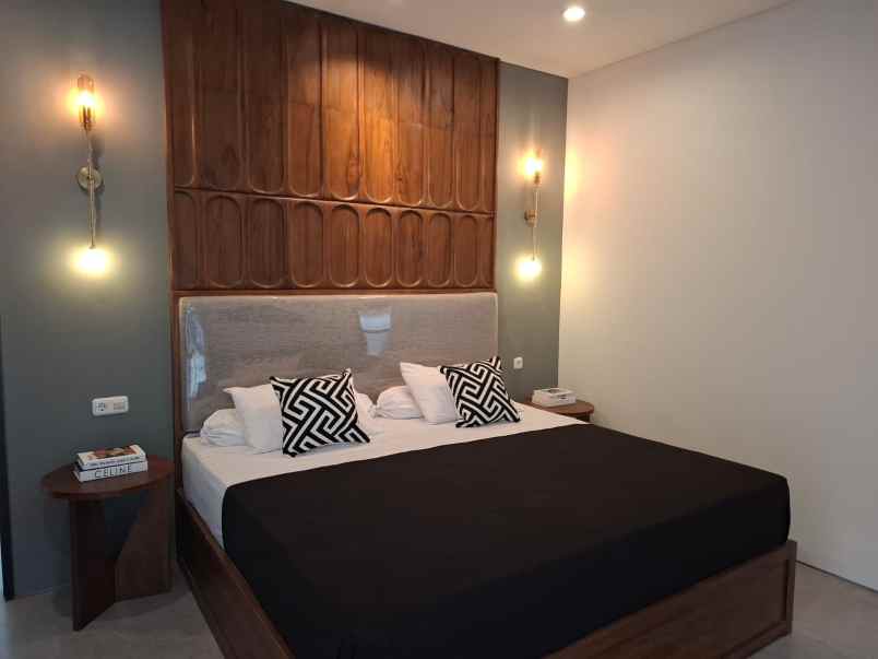 dijual rumah jalan graha famili