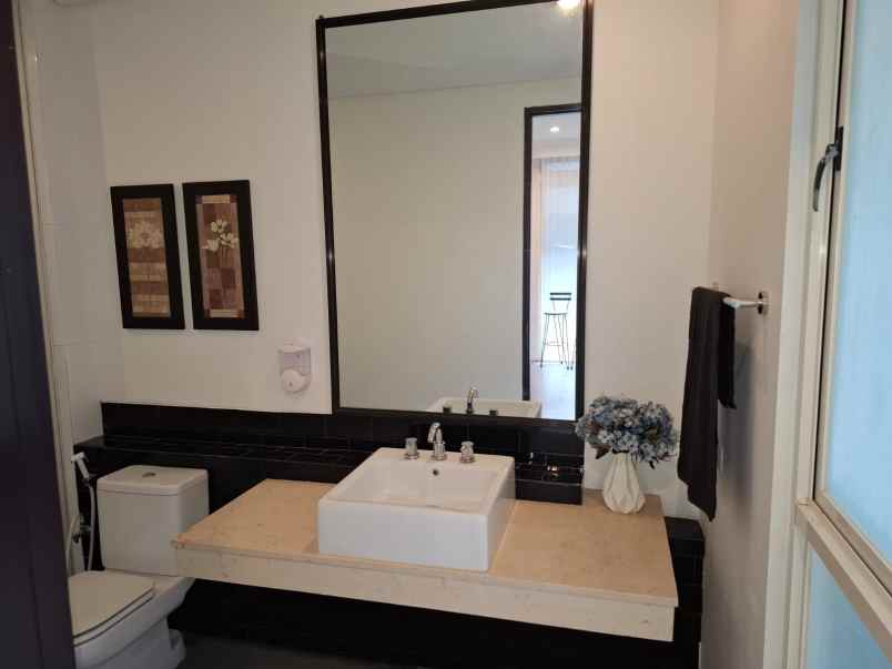 dijual rumah jalan graha famili