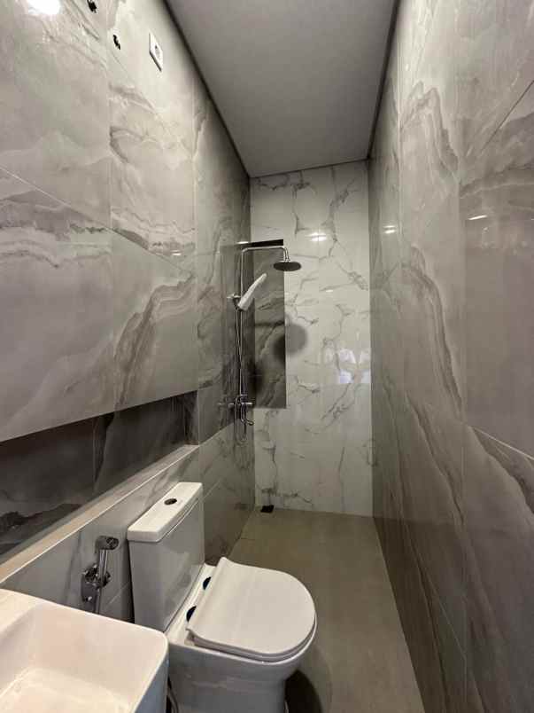 dijual rumah jalan greenlake