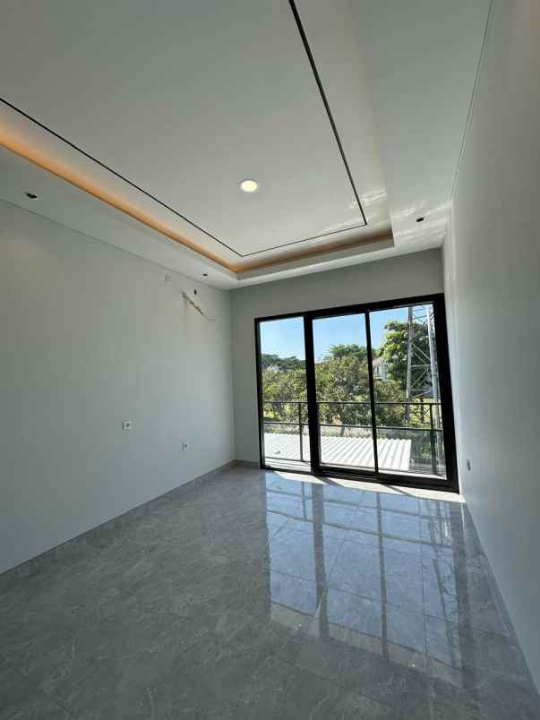 dijual rumah jalan greenlake