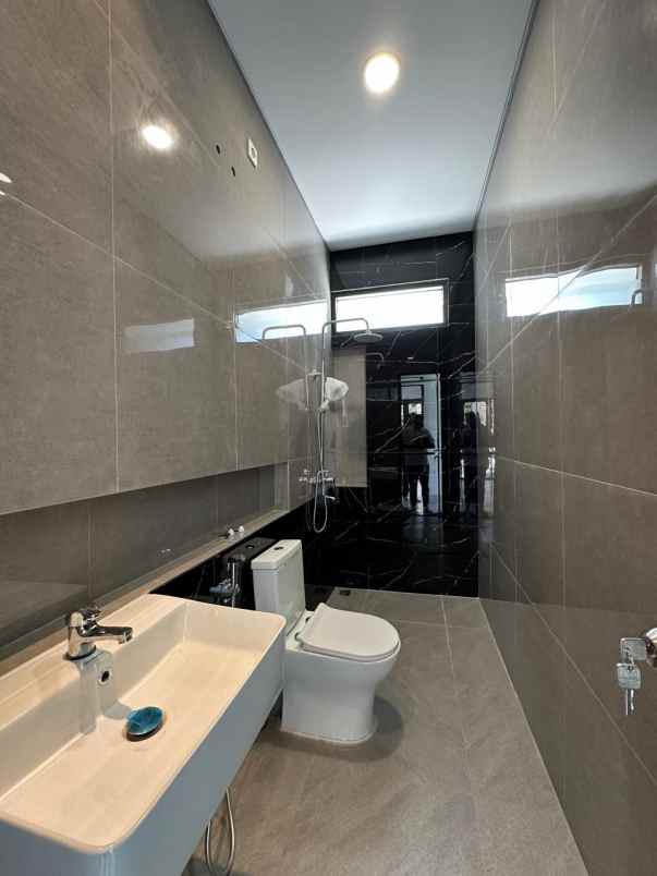 dijual rumah jalan greenlake