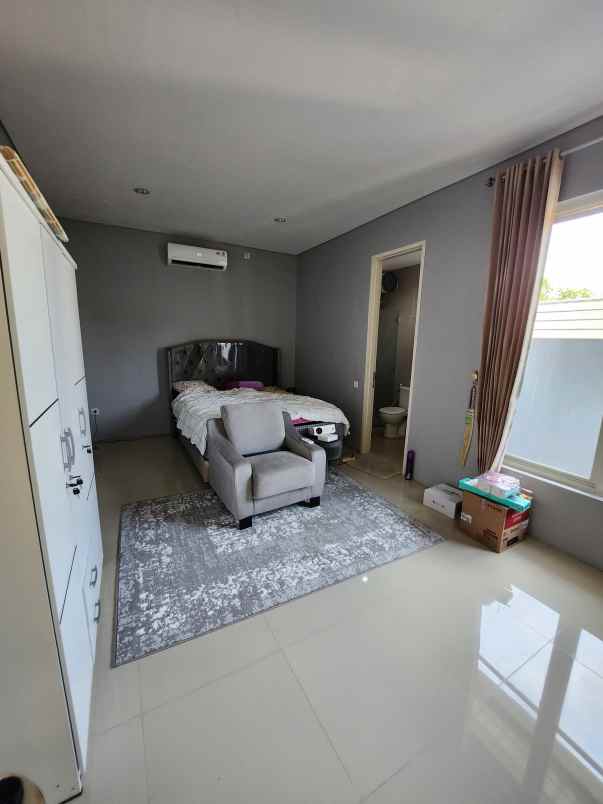 dijual rumah jalan north west park