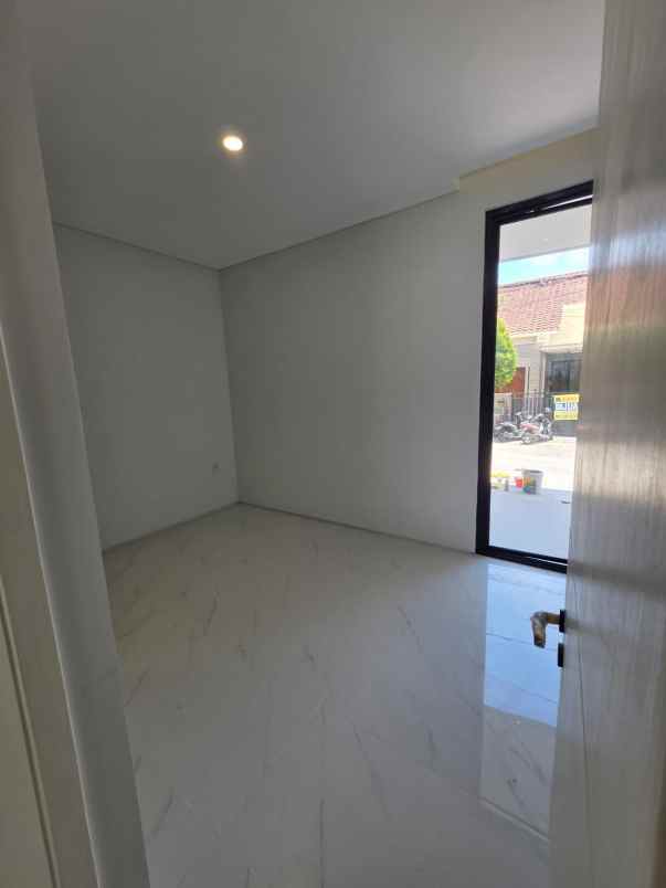 dijual rumah jalan pandugo timur