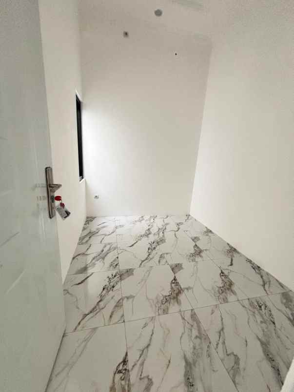 dijual rumah jalan raya ciledug