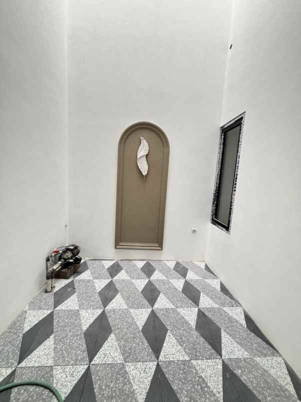 dijual rumah jalan raya ciledug