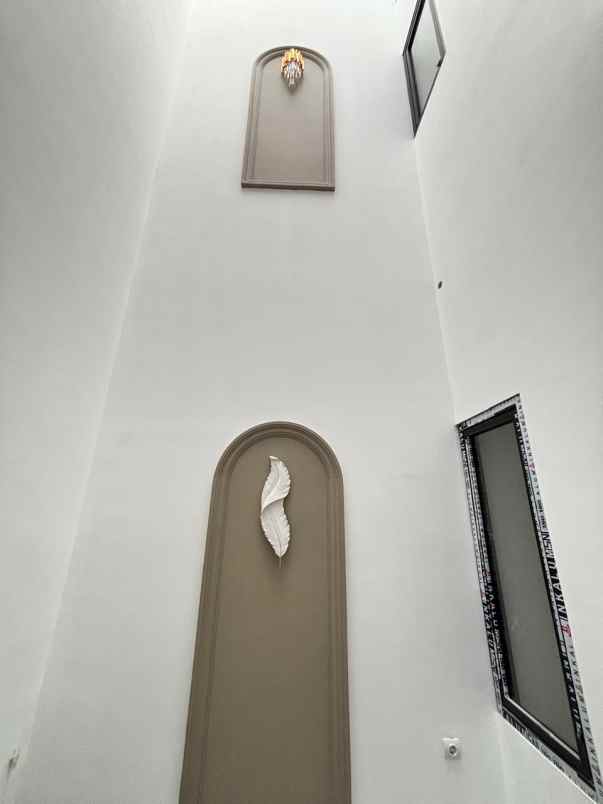 dijual rumah jalan raya ciledug